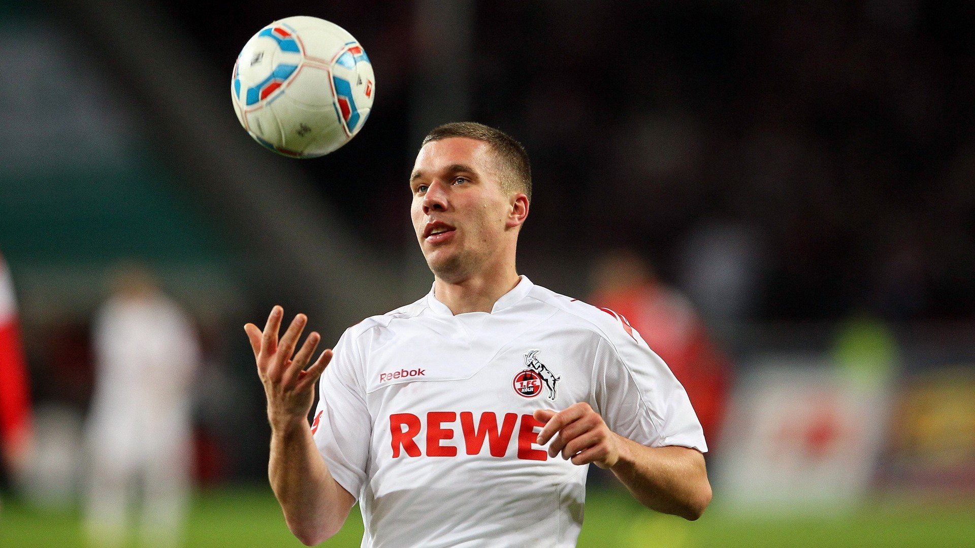 “腰旗美式橄榄球：东部新区赛场带来全新竞技氛围”